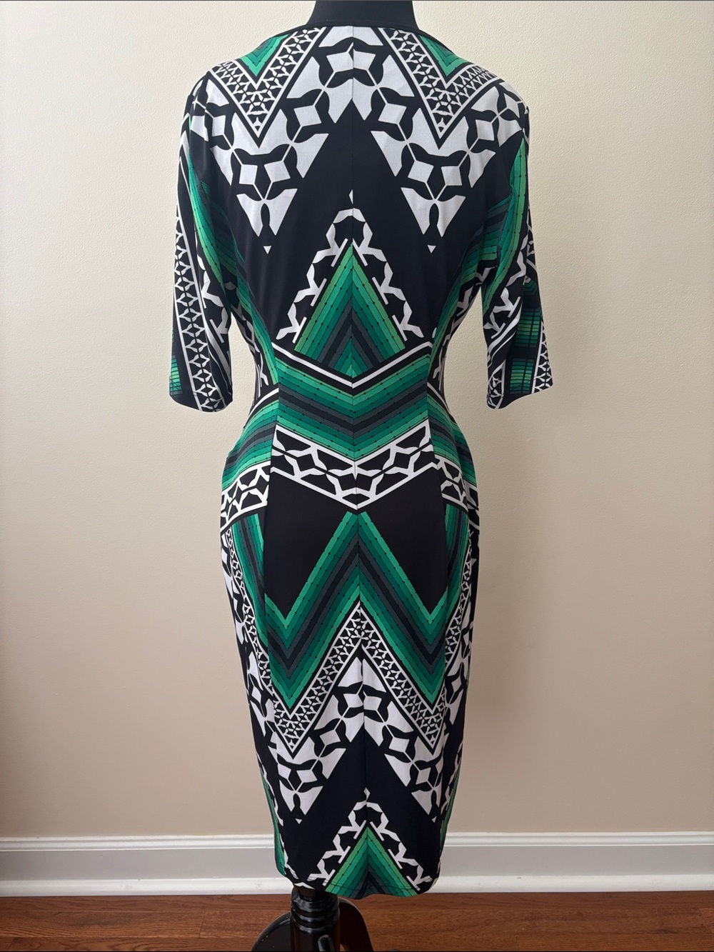MSK Curve Enhancing Green Black Geometric V-Neck Women’s Dress Size Small - Picture 7 of 9